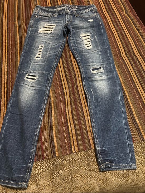 Express Denim - Express women’s skinny studded Jeans size 4. Low cut. Very good used condition.
